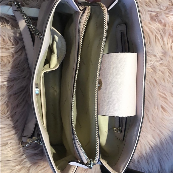 Guess handbag - Picture 3 of 4